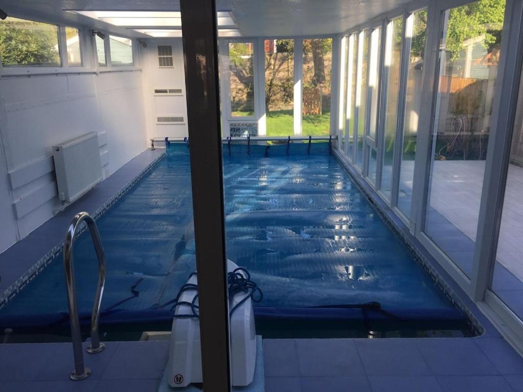 River House With Heated Pool June To Sep & Garden Туикнем Экстерьер фото